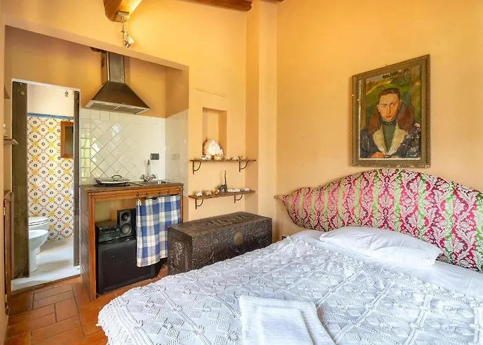 In With Pool Cortona